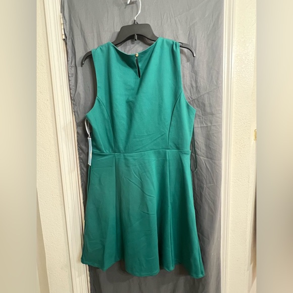 NWT Draper James Emerald women’s sleevless lined Dress with Velvet Bow size L - Picture 2 of 4